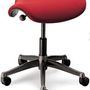 Az egészséges testtartást biztosító szék elősegíti a hanyagtartást.  A termék a készítők szerint hosszútávú kényelmet nyújt, mégis  akadt olyan tesztelő, aki azt állította, hogy nem volt könnyű megtalálni a széken a számára legkényelmesebb pózt.
