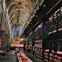 A Hollandiában található 13. századi domonkos templomot a Merkx + Girod Studio alakította át könyvesbolttá, ami annyira jól sikerült, hogy a Selexyz Dominicanan néven futó üzletet a The Guardian a „Világ legjobb könyvesboltjának” nevezte 2008-ban.