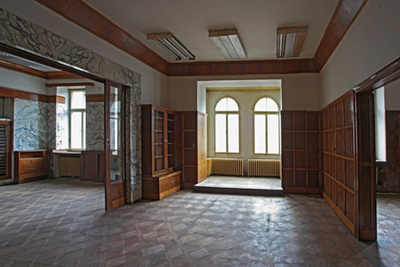 Az Adolf Loos által tervezett lakásbelső az épület második emeletén kapott helyet.