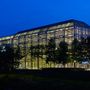 A Pritzker-díjas építész, Shigeru Ban a svájci médiavállalat, a Tamedia legújabb székhelyének üvegpalotáját tette robusztussá masszív faszerkezettel