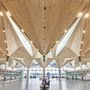 Hasonlóképpen látványos az oroszországi Szentpéterváron található Pulkovo repülőtér új terminálja is, ami a vegyes, nemzetközi építészcsapatnak hála igencsak emlékezetes élményt nyújt az idelátogatóknak. 