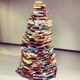 Van olyan Instagram felhasználó, aki szerint könyvekből is kirakhatjuk a karácsonyfa formát idén télen.