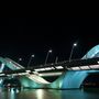 Ez a híd az Egyesült Arab Emírátusokba készült, Sheikh Zayed sejk nevét viseli. 