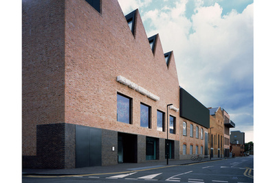 A york-i Művészeti Galériát 1879-ben építették és ez az épület adott otthont a második Yorkshire-i Képzőművészeti és Ipari kiállításnak is. A műemléképületet az Ushida Findlay és Simpson & Brown Architects gondolta újra.

