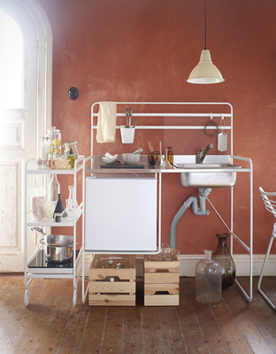 A minikonyha más elrendezésben - a nyári konyhától a kis műhelyekig sokféleképpen használható. 