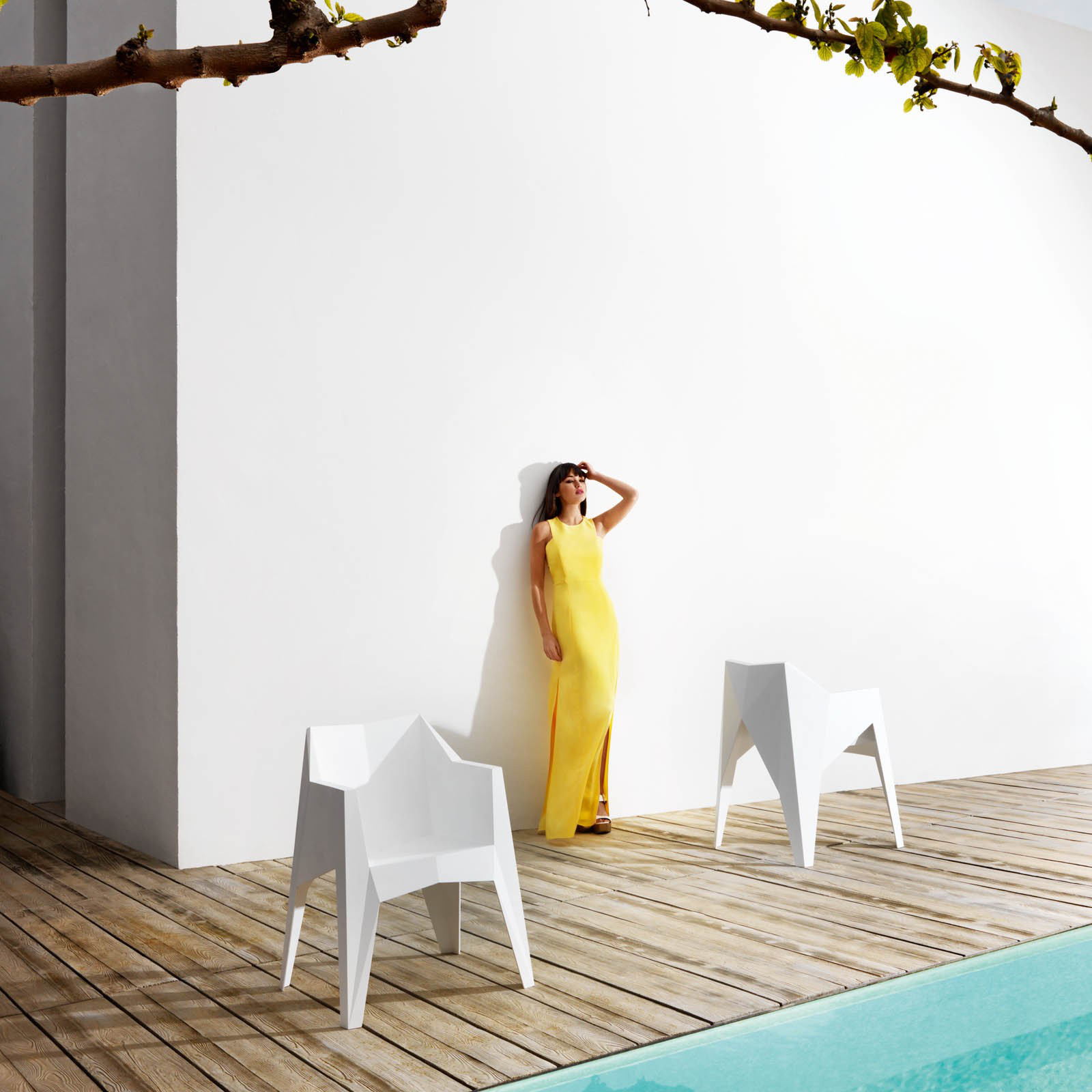 A futurisztikus hatást keltő kerti székeket napjaink egyik legsokoldalúbb és legtöbbet foglalkoztatott dizájnere, Karim Rashid tervezte.Az egymásra rakható 'Voxel' székek fehér, szürke, piros, sárga és zöld színekben lesznek kaphatóan a piacon.