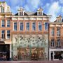 Az év legjobb kereskedelmi épülete a Chanel amszterdami butikja lett, amit a városdizájnban erős tervezőcsapat, az MVRDV tervezett Amszterdam luxus bevásárló utcájába. Tényleg elég menő lett.