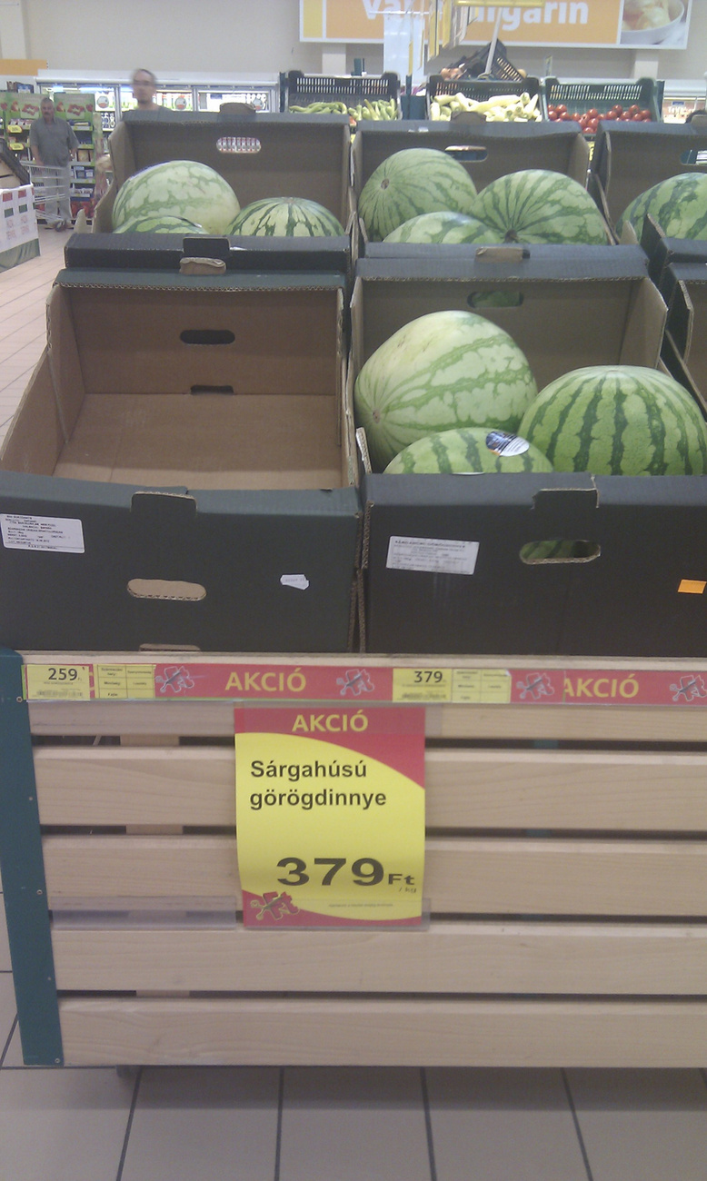 Itt viszont az látszik, hogy csak egy görögdinnye szerepel a gépben! Nincs további választási lehetőség, 189 forintért kell vinni egy kilogrammot!