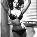 A '60-as évek elején került divatba a push-up melltartó, ami a bikinigyártásban is hamar megjelent. A képen Sophia Lorent látjuk 1963-ban. 