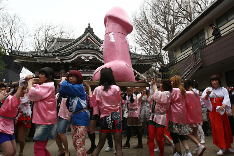 Pénisz fesztivál. Óriási buli a japán péniszfesztivál