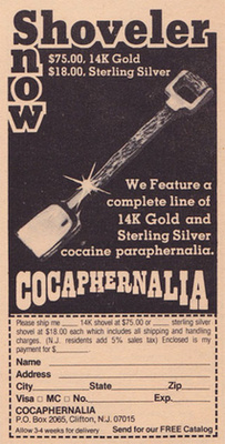Nem igazán értjük, hogy mi szükség lehetett egy ekkora, termoszra emlékeztető dobozra a kokain szippantáshoz.