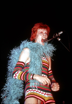 Drasztikus frizuraváltásokon ment át Bowie az elmúlt 50 évben.