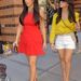 Kardashian nyakéket is vett az egyszerű piros ruhához, és extramagas Louboutin cipőt
