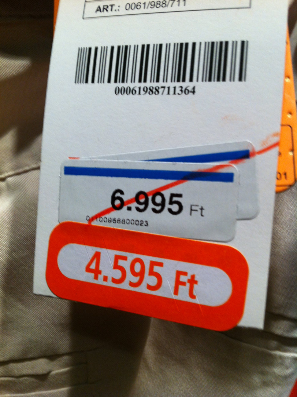 Zara árak: egy nagyon jó mintás, kicsit szegecses poliészter ing 9995 forint helyett csak 7995.