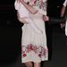 Nicole Kidmant 2012. március 15-én Los Angelesben kalocsai mintára emlékeztető motívumokkal díszített ruhában kapták el a fotósok. 
