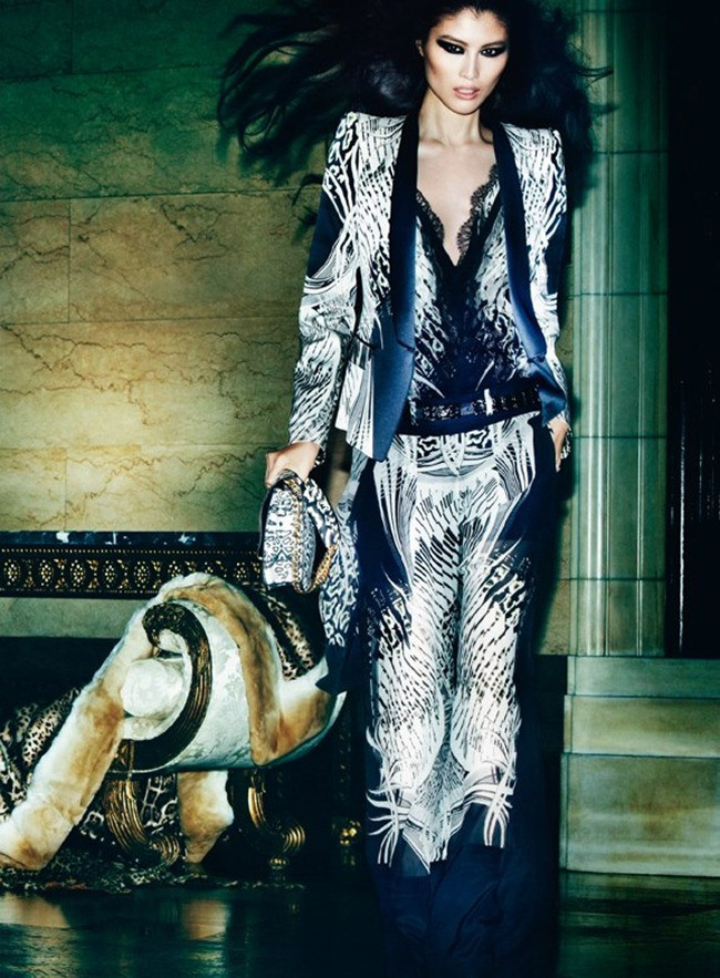 Lagerfeld egyik új üdvöskéje,Yumi Lambert  a Chanel 2013-as tavaszi-nyári kampányában