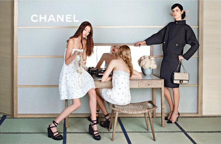 Lagerfeld egyik új üdvöskéje,Yumi Lambert  a Chanel 2013-as tavaszi-nyári kampányában