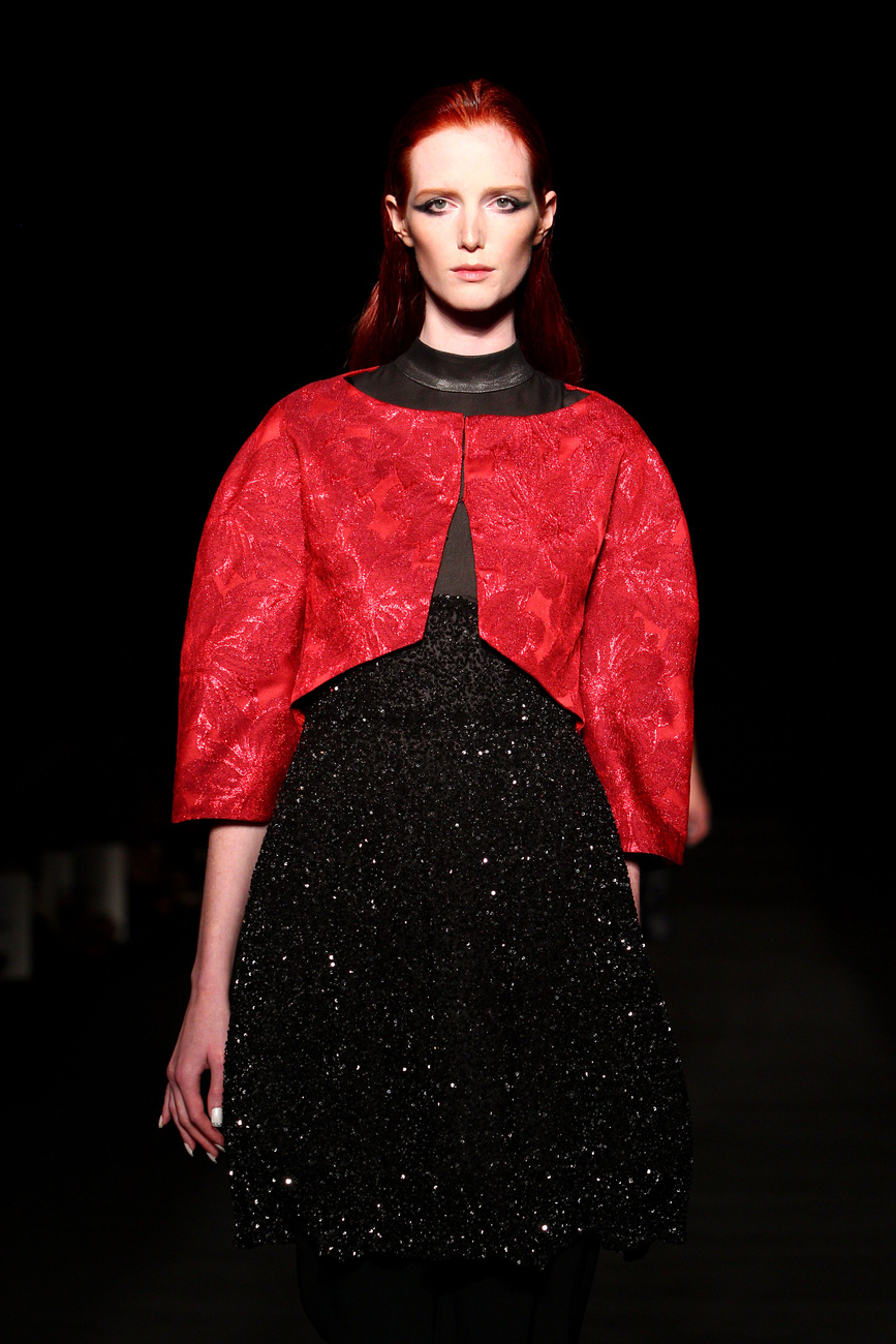 A Dolce & Gabbana ruhákra emlékeztető minta Karla Spetic kollekciójában.