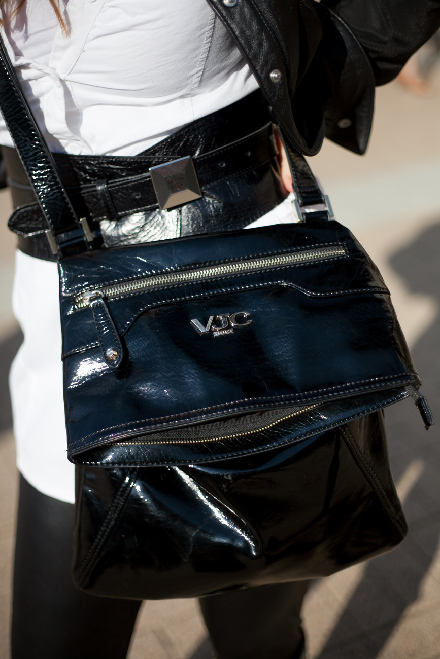 A táska Versace