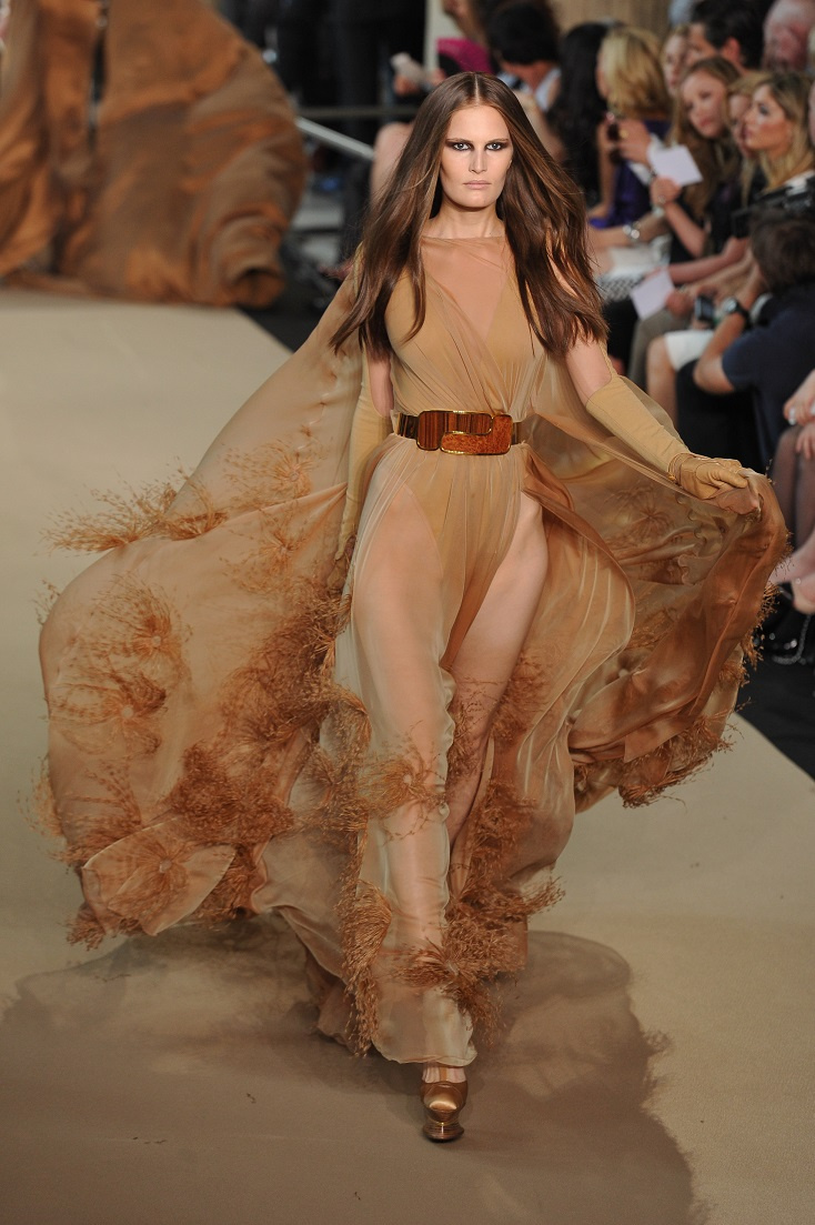 A Dior modellje mintha unná a show-t.