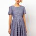 Ha beleszeretett a kék pöttyös ruhába, hasonlót csak az Asos-on kap. Ez 66 font, azaz 23 ezer forint. Egy Jenny Packham ruha olyan 5-600 font minimum.