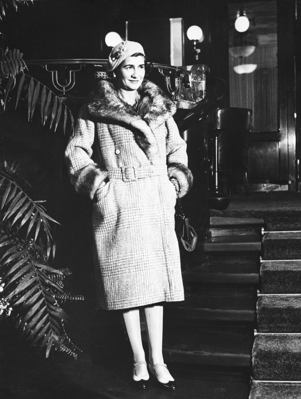 1970: Chanel fekete orrú cipői máig divatosak.