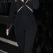Rosie Huntington-Whiteley szatén hatású magas sarkúval és borítéktáskával viselte.