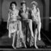 A huszas évek végén megbotránkoztatónak számított Dorothy Sebastian és Joan Crawford táncjelenete és jelmeze az Our Dancing Daughters című néma filmben.