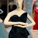 Marchese fekete ruhában gondolkodott, mikor a Kishableánynak tervezte couture ruháját.