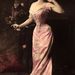 Dora Agoust kabarészínésznő egy flitterekkel kivarrt ruhában és kézi tükörrel pózolt 1905-ben. 