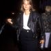 Jodie Foster a Eurythmics koncertjére öltött bőrdzsekit 1986-ban.