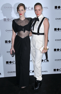 Chloe Sevigny szintén egy Chanel-esten viselte, de még 2010-ben. Kinek állt jobban?
