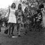1967, Los Angeles: Hippik gyülekeznek az Elysian Parkban, a szerelmet ünnepelni.