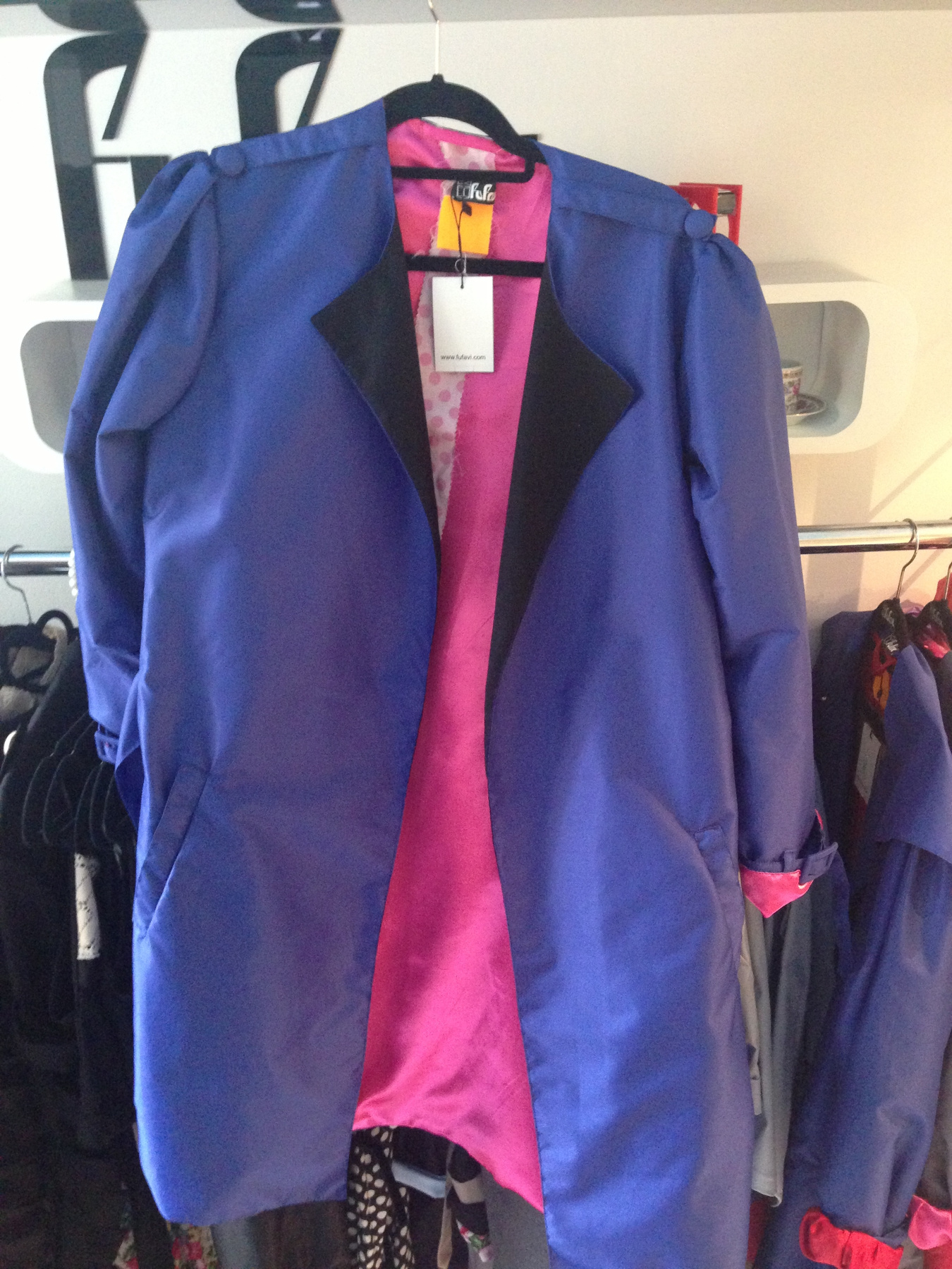 A pink betoldással elég jópofa ez a kabát is. 42 ezer forint helyett 29400 forint.