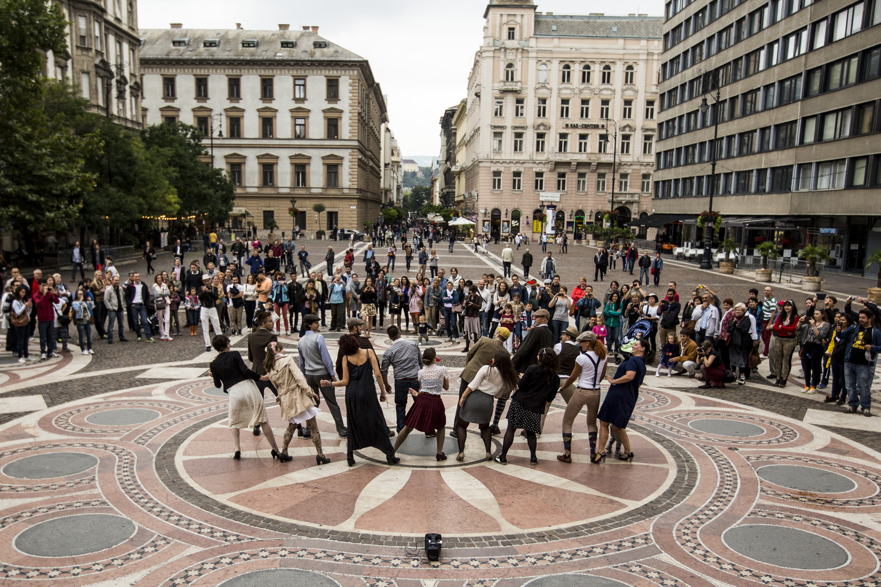 A flashmob keretében charlestont táncoltunk a Bazilikánál