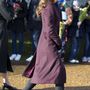 Ez is egy 10/10-es szett: Katalin a 2011-es Sandringham-i karácsonyi ünnepségen bordó kabátban vett részt. A hűvös árnyalat kiemeli természetes szépségét.  


