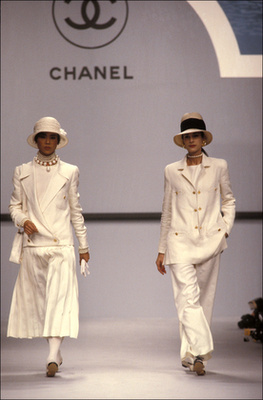 Feminista hangok a Chanel legutóbbi bemutatóján.