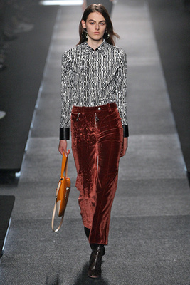 A Louis Vuitton meleg nadrágokat tervezett a nyárra.