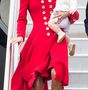 Katalin 2014-ben nem gyakran mutatkozott nyilvánosan: az egy hónapos ausztrál turnén és a pár napos New York-i kiruccanások kívül elvétve lehetett látni. Kezdjük is egy ausztrál ruhával: április 7-én ebben a piros kabátban landolt Wellingtonban.