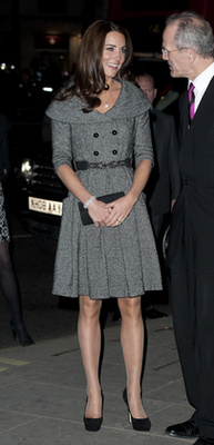 Moloh kabát, 685 font, 2012 ősz-tél. A hercegné 2014 karácsonyán lejtett el benne a Sandringham-i templomba.
