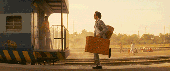 Adrian Brody és a sokat emlegetett Louis Vuitton bőröndök.