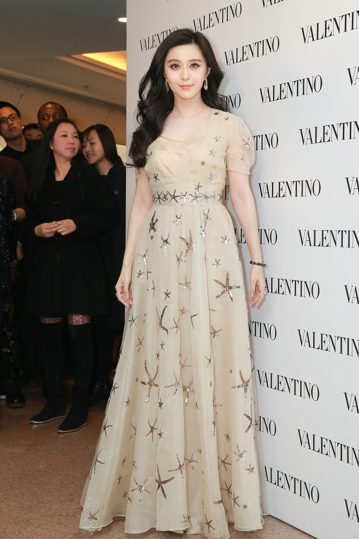 Fan Bingbin pedig a Valentino pekingi üzletének nyitóbuliján viselte