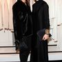 A sorozatsztárokból  dollármilliomos stílusikonná előlépett ikerpáros, Mary-Kate Olsen és Ashley Olsen  öltözködését a sikkes minimalista jelzővel szokták illetni.