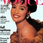 Kara Young modell 1988-ban pózolt medvés kabátban a Vogue elején.