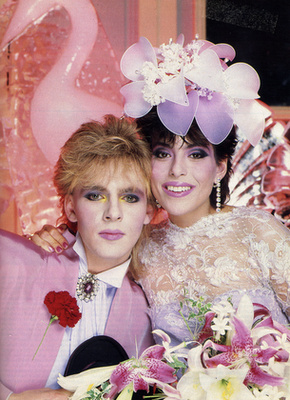 A Duran Duranból ismert Nick Rhodes levendulaszínű lagziját 1984 augusztusában tartották. A zenész Julie Anne Friedmant vette el.
