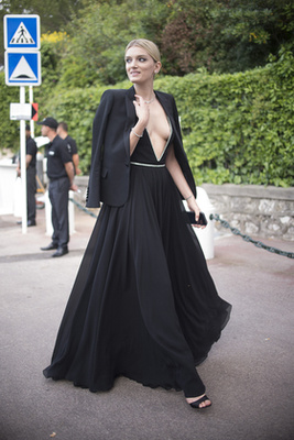 Eva Longoria egy világoskék Georges Hobeika Couture ruhát választott, ami nagyon jól állt neki.
