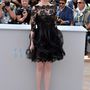 Emma Stone az októberben elhunyt Oscar de le Renta nevével fémjelzett ruhát viselt