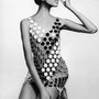 Dunyale Luna az 1966-os Vogue-ban népszerűsítette Paco Rabanne diszkóruháját.
