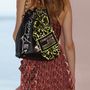 Méregdrága strandra járós hátizsák a Dior Resort kollekciójában.