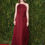 Carey Mulligan egy csinos Balenciaga ruhában pózol a vörösszőnyegen.
